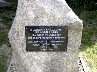 Gedenkstein für Boris Kapustin und Juri Janow