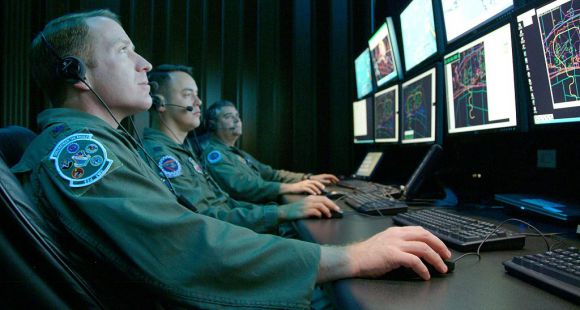 In einem Lagezentrum der EWG (Electronic warfare group)