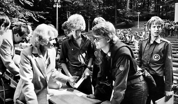 Margot Honecker zu Besuch in der Pionierrepublik Wilhelm Pieck